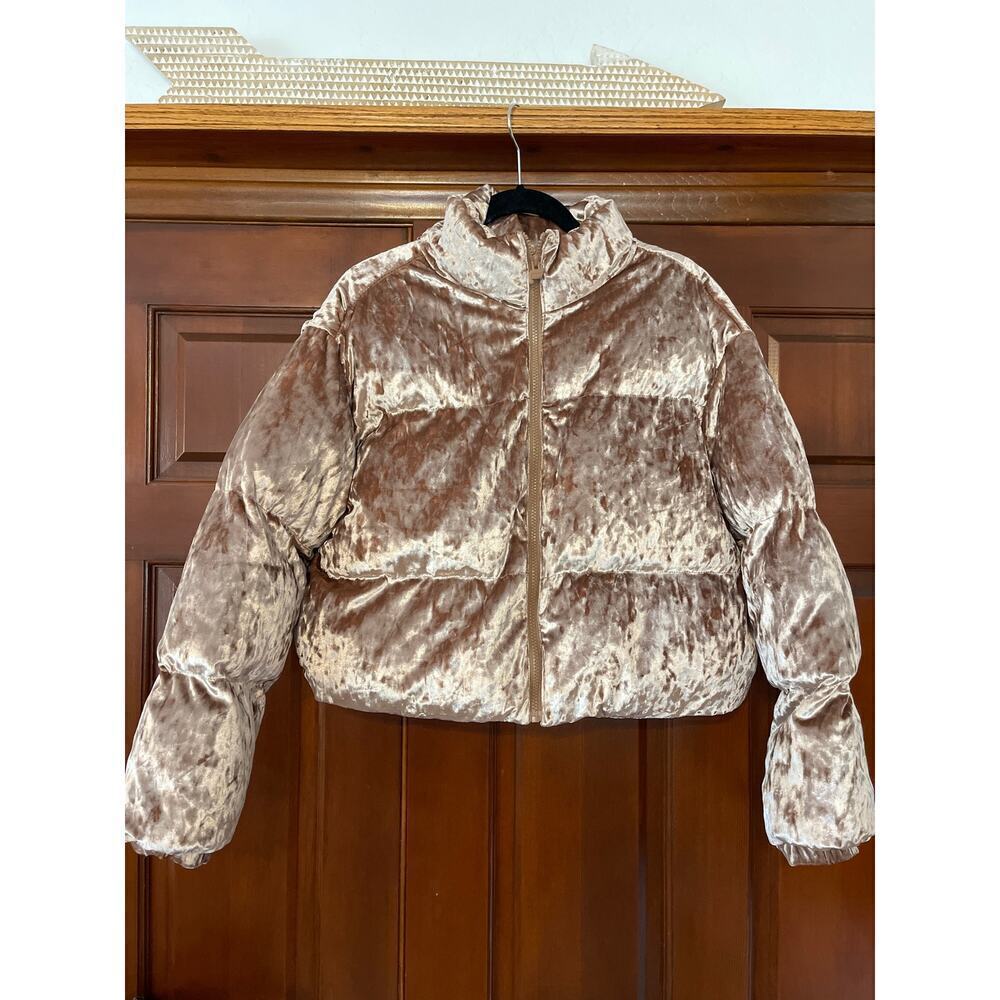 Fabletics Wander Crushed
Velour Cropped Puffer Jacket Medium - Picture 3 of 9